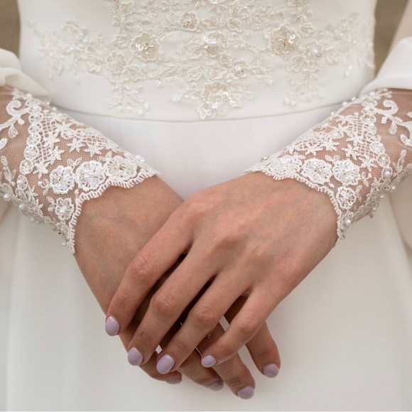 Ivory lace wedding dress, long-sleeve button back long train gown, open back - Picture 5 of 10